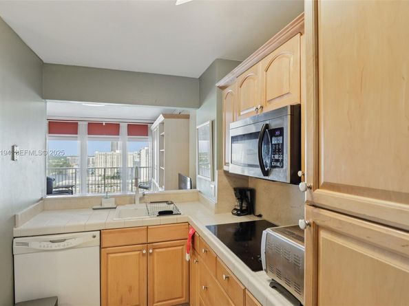 1965 S Ocean Dr 16A, Hallandale Beach FL 33009