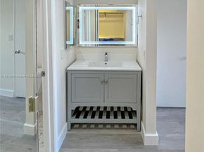 10315 NW 9th St Cir 50214, Miami FL 33172