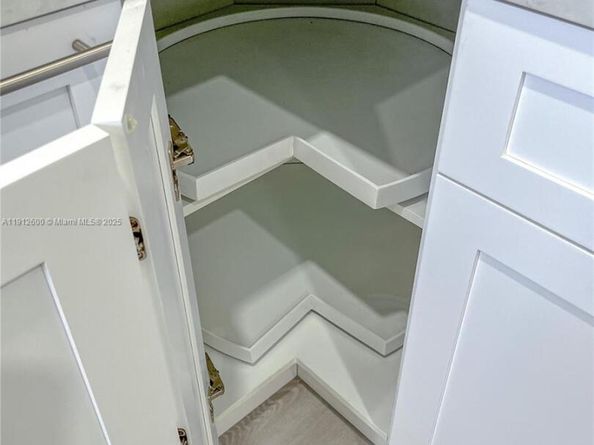 10315 NW 9th St Cir 50214, Miami FL 33172