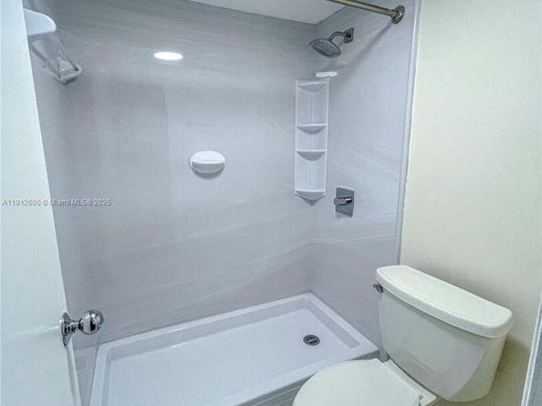 10315 NW 9th St Cir 50214, Miami FL 33172