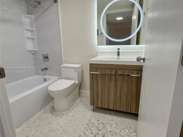 10315 NW 9th St Cir 50214, Miami FL 33172