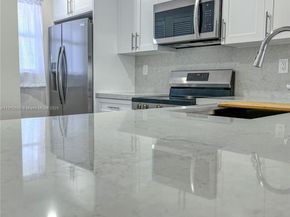 10315 NW 9th St Cir 50214, Miami FL 33172