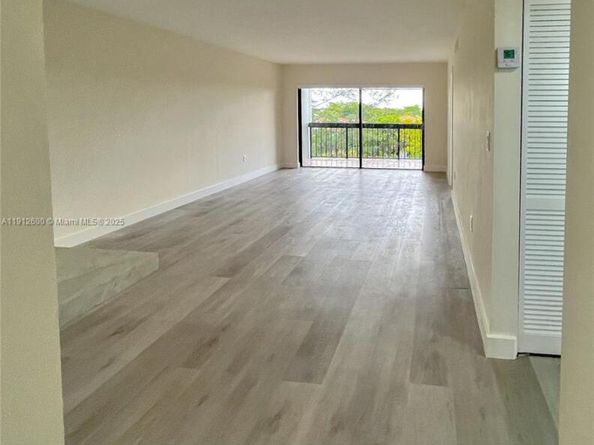 10315 NW 9th St Cir 50214, Miami FL 33172