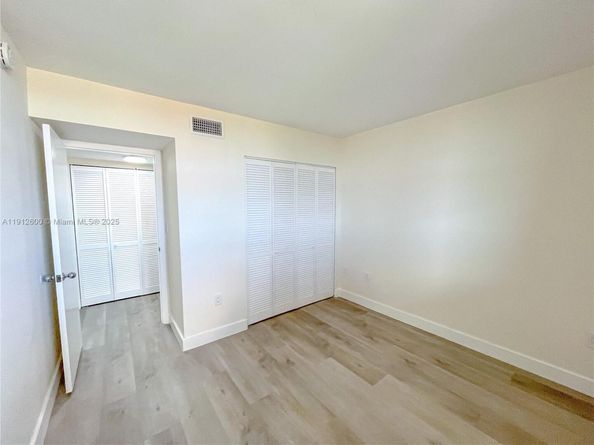 10315 NW 9th St Cir 50214, Miami FL 33172