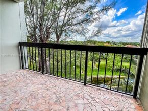 10315 NW 9th St Cir 50214, Miami FL 33172