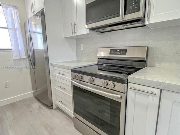 10315 NW 9th St Cir 50214, Miami FL 33172