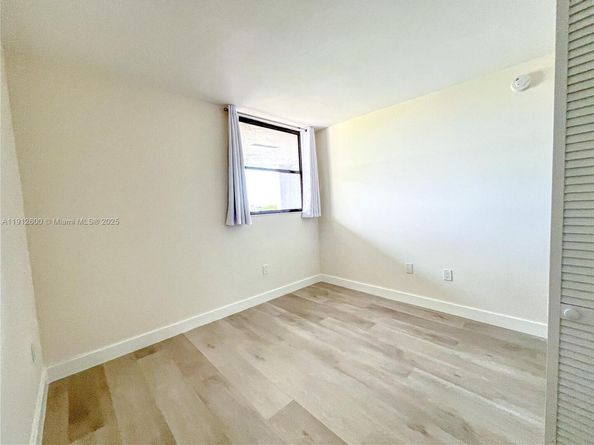 10315 NW 9th St Cir 50214, Miami FL 33172