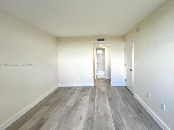 10315 NW 9th St Cir 50214, Miami FL 33172