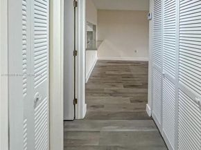 10315 NW 9th St Cir 50214, Miami FL 33172