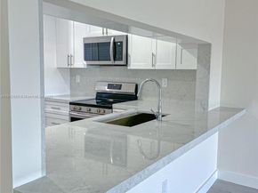 10315 NW 9th St Cir 50214, Miami FL 33172