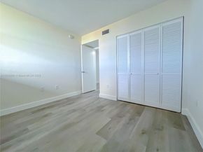 10315 NW 9th St Cir 50214, Miami FL 33172