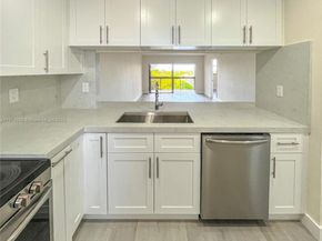 10315 NW 9th St Cir 50214, Miami FL 33172