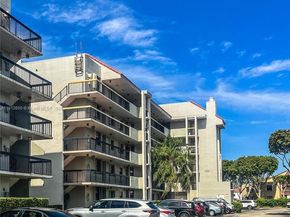 10315 NW 9th St Cir 50214, Miami FL 33172