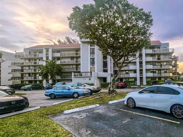 10315 NW 9th St Cir 50214, Miami FL 33172