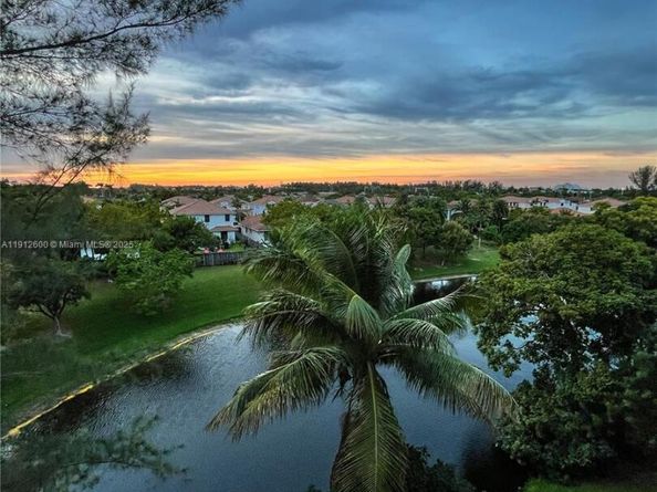 10315 NW 9th St Cir 50214, Miami FL 33172