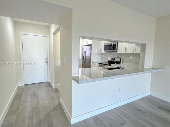 10315 NW 9th St Cir 50214, Miami FL 33172