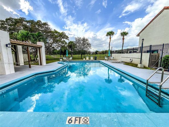 10315 NW 9th St Cir 50214, Miami FL 33172