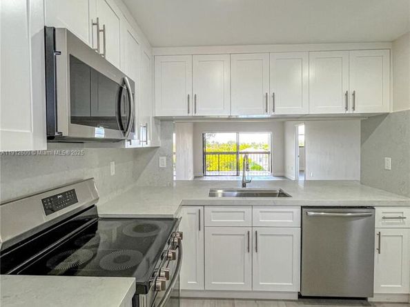 10315 NW 9th St Cir 50214, Miami FL 33172