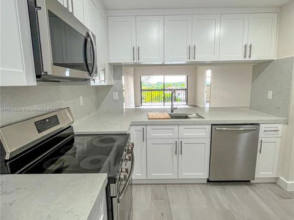 10315 NW 9th St Cir 50214, Miami FL 33172