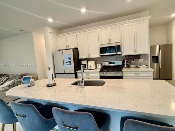 4468 Spruce Ln, Oakland Park FL 33309