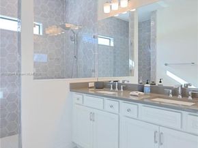 4468 Spruce Ln, Oakland Park FL 33309