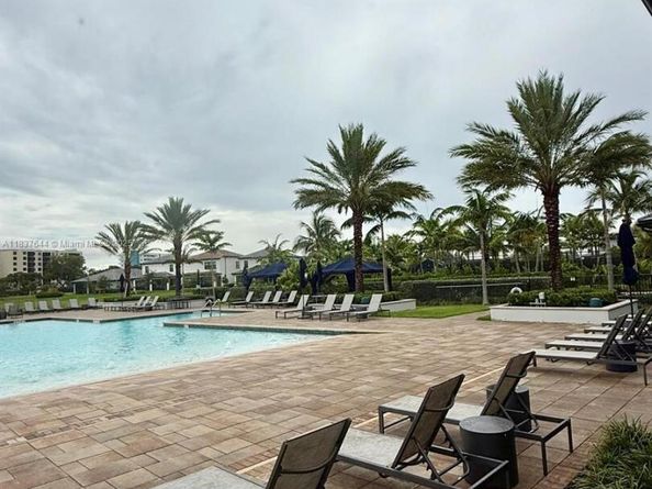 4468 Spruce Ln, Oakland Park FL 33309