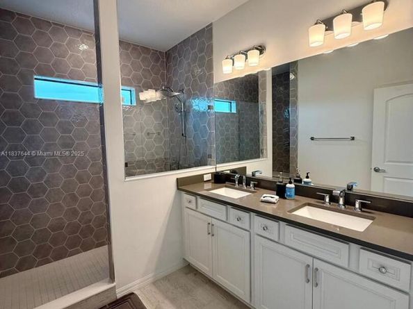 4468 Spruce Ln, Oakland Park FL 33309
