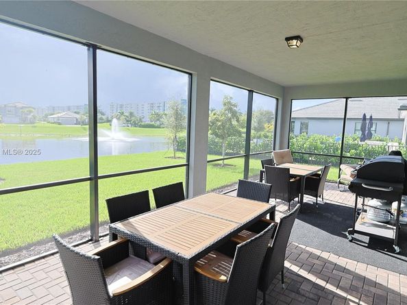 4468 Spruce Ln, Oakland Park FL 33309