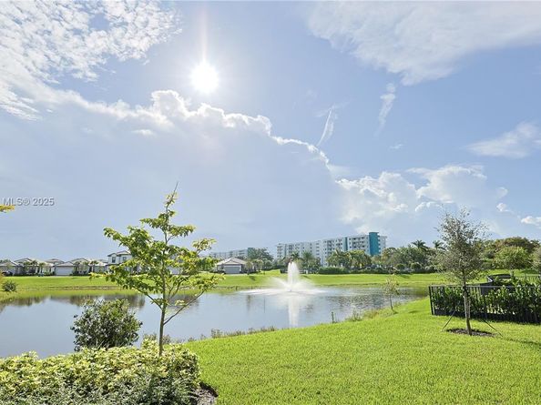 4468 Spruce Ln, Oakland Park FL 33309