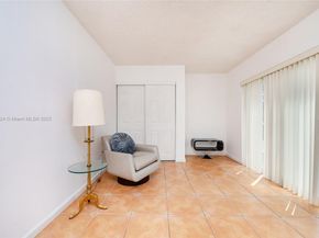 1007 NW 106th Ave Cir, Miami FL 33172