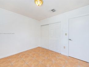 1007 NW 106th Ave Cir, Miami FL 33172