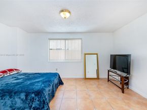 1007 NW 106th Ave Cir, Miami FL 33172