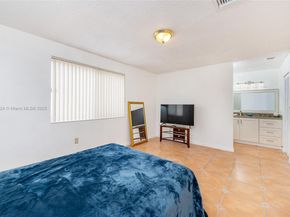 1007 NW 106th Ave Cir, Miami FL 33172