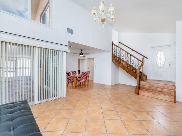 1007 NW 106th Ave Cir, Miami FL 33172