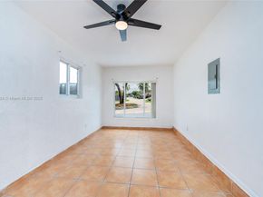 1007 NW 106th Ave Cir, Miami FL 33172