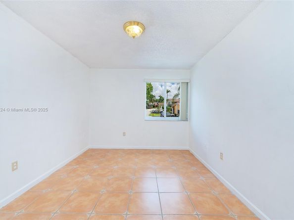 1007 NW 106th Ave Cir, Miami FL 33172