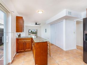 1007 NW 106th Ave Cir, Miami FL 33172