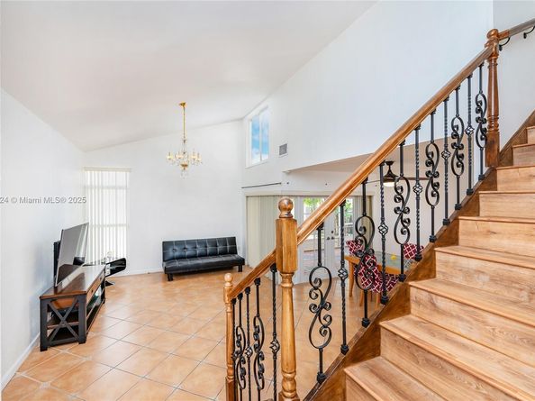 1007 NW 106th Ave Cir, Miami FL 33172