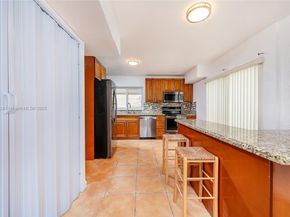 1007 NW 106th Ave Cir, Miami FL 33172