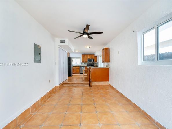 1007 NW 106th Ave Cir, Miami FL 33172