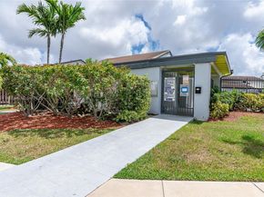 1007 NW 106th Ave Cir, Miami FL 33172