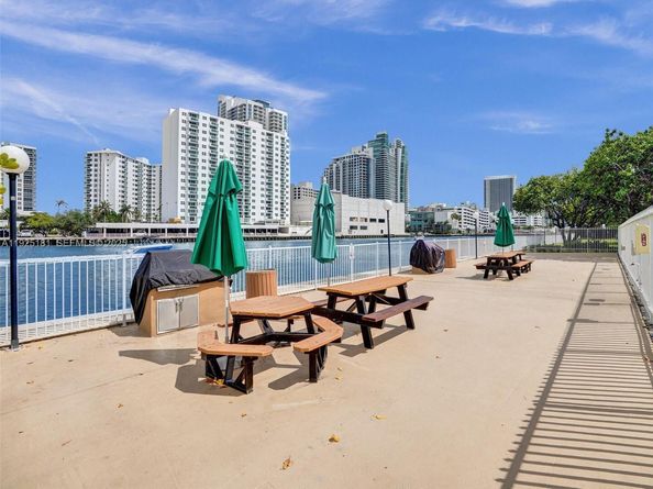 800 Parkview Dr 131, Hallandale Beach FL 33009