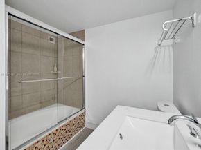 800 Parkview Dr 131, Hallandale Beach FL 33009