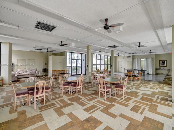 800 Parkview Dr 131, Hallandale Beach FL 33009