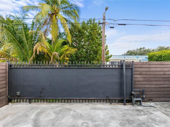 341 NW 67th Ave, Miami Springs FL 33166