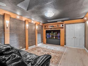 7840 NW 86th Ter, Tamarac FL 33321