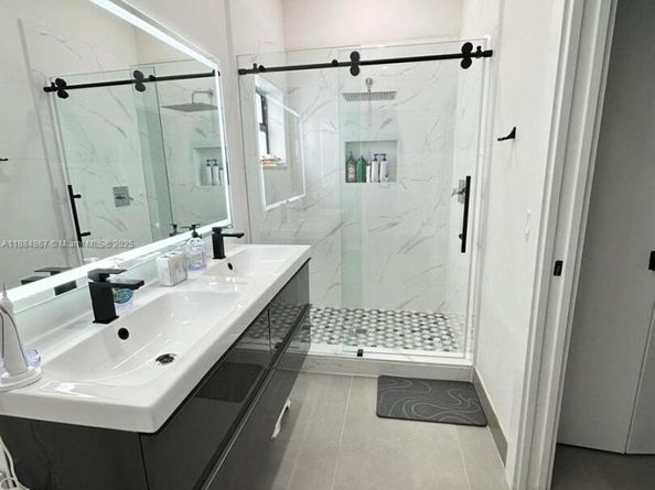 800 Tanglewood Cir, Weston FL 33327