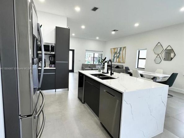 800 Tanglewood Cir, Weston FL 33327