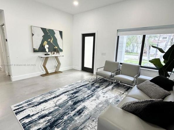 800 Tanglewood Cir, Weston FL 33327
