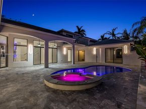 2530 Montclaire Cir, Weston FL 33327